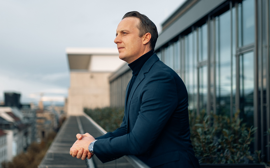 Fabian auf der Terrasse